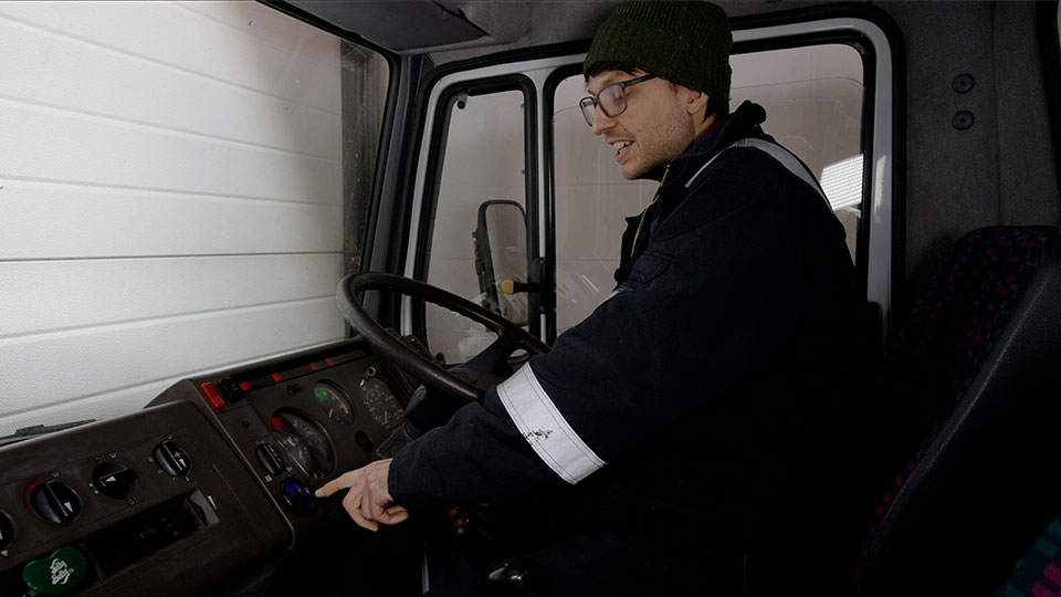 Pete installs a pressure gauge in Moose's dashboard