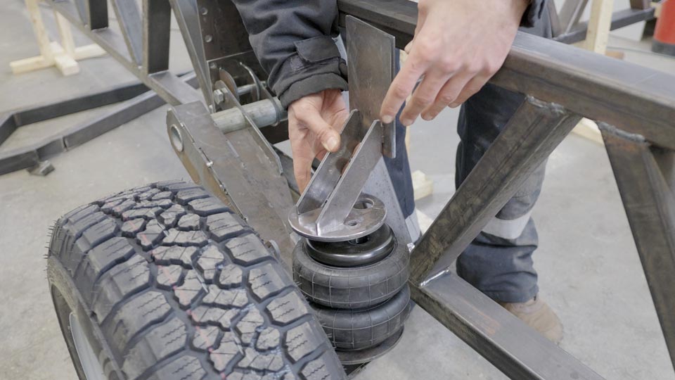 Independent airbag suspension mock-up