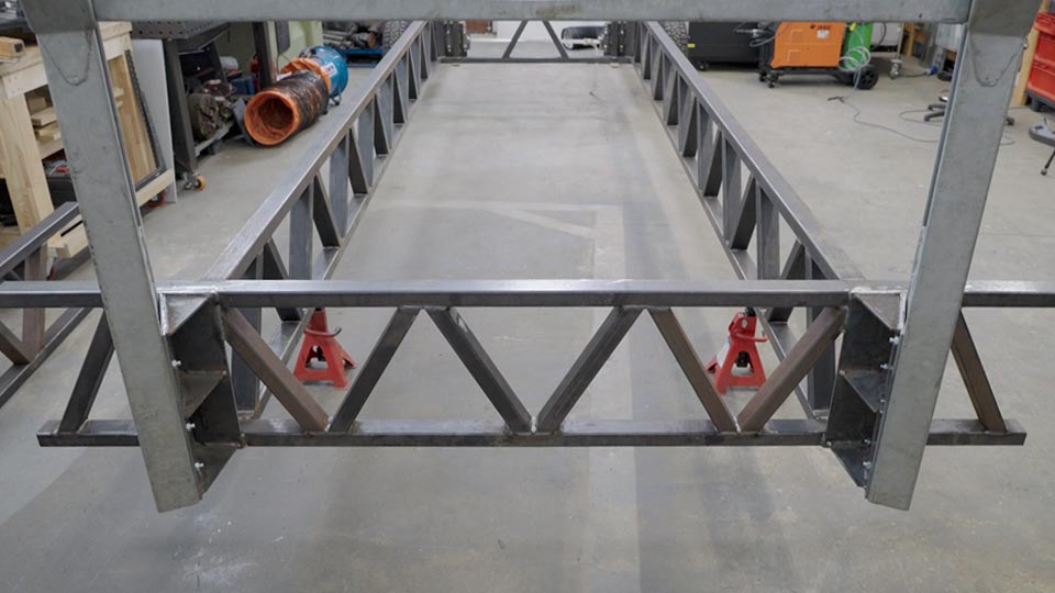 Fifth wheel gooseneck attached to trailer crossmember