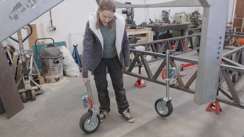 Heavy duty jockey wheels