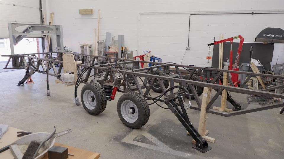 Custom hydraulic stabilising legs