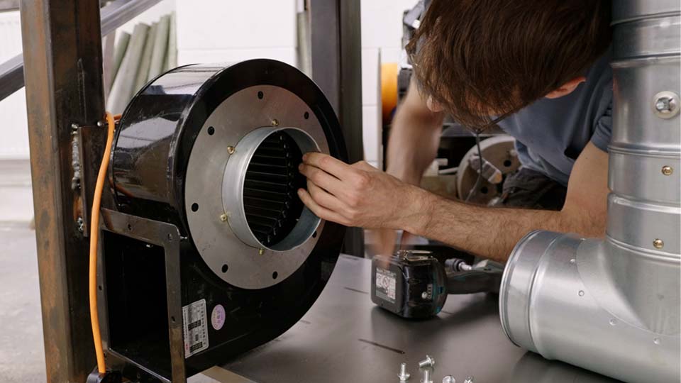 Centrifugal blower